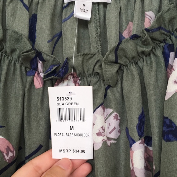 ✨ NEW W/ TAGS Floral Off The Shoulder Top ✨ - Picture 2 of 2